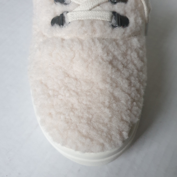 Lucky Brand Tolini Sherpa Lace-Up Slip-On Platform Sneaker in Stucco Cream 7.5 - Picture 4 of 16